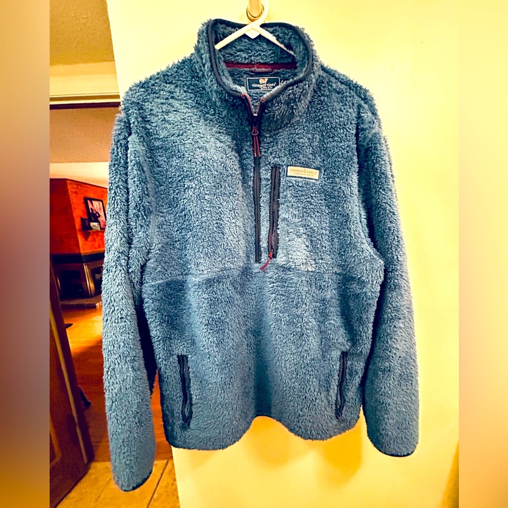 Large, Blue Vineyard Vines Sherpa pullover